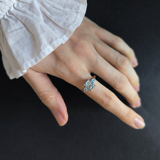 Серебряное кольцо с топазом 2.25ct