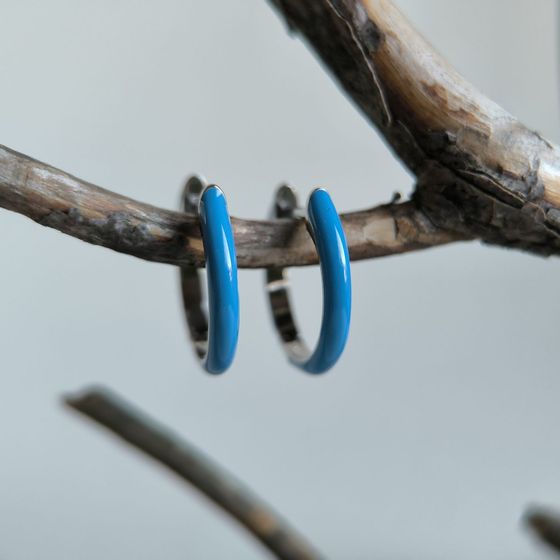 Серебряные серьги с фианитами, емаллю