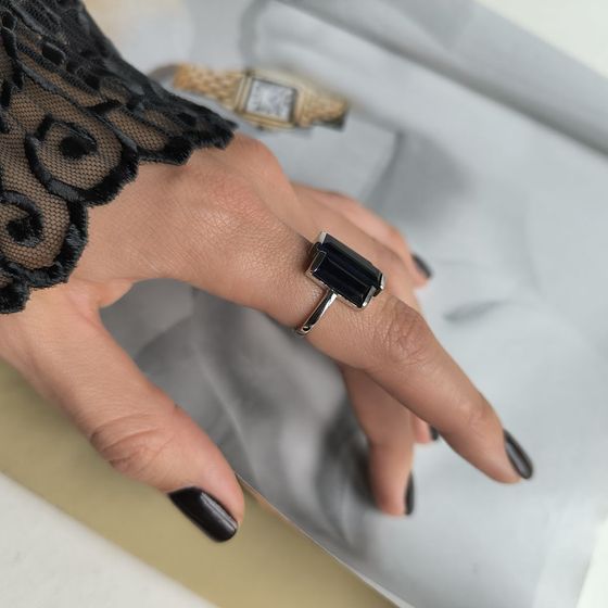 Silver ring with a 6.461-carat sapphire