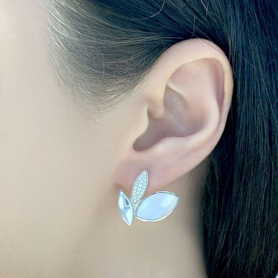 Silver earrings with mother-of-pearl