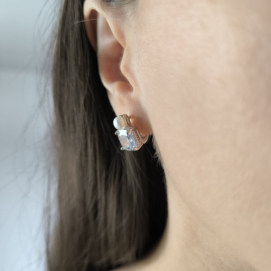 Серебряные серьги с жемчугом, фианитами