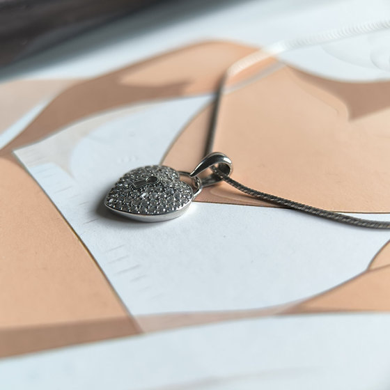 Silver pendant with cubic zirconia
