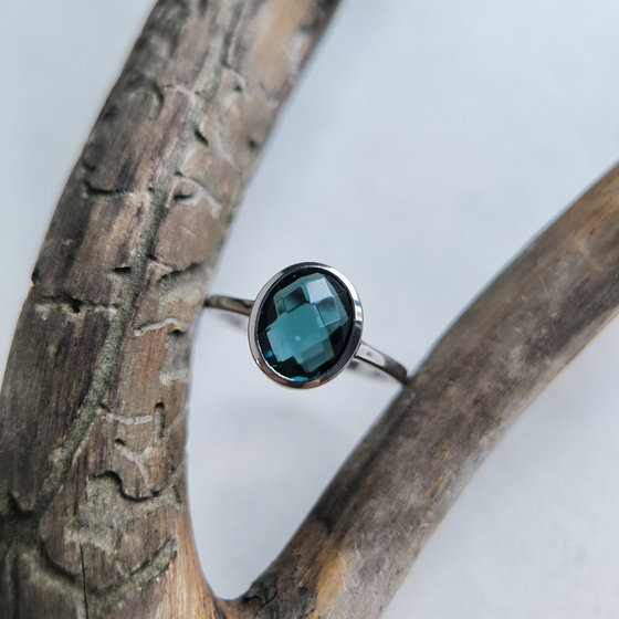 Серебряное кольцо с топазом Лондон Блю 2.213ct