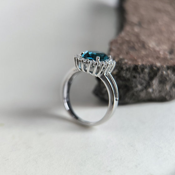 Серебряное кольцо с топазом Лондон Блю
