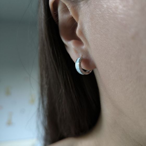 Срібні сережки з фіанітами, емаллю