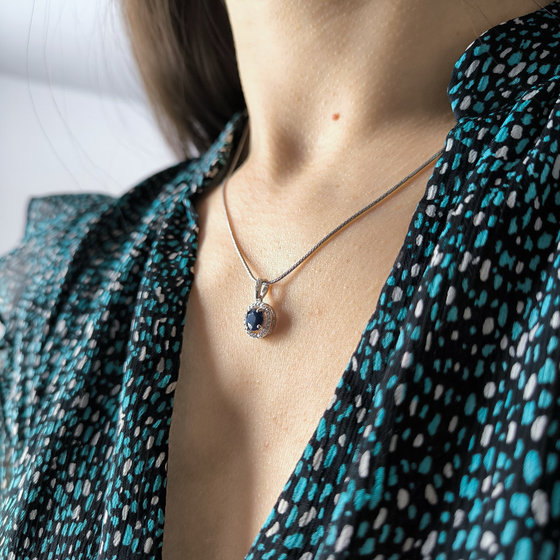 Срібна підвіска з сапфіром 1.356ct, фіанітами