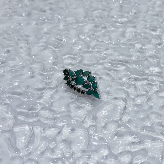 Серебряная брошка с изумрудом 2.837ct