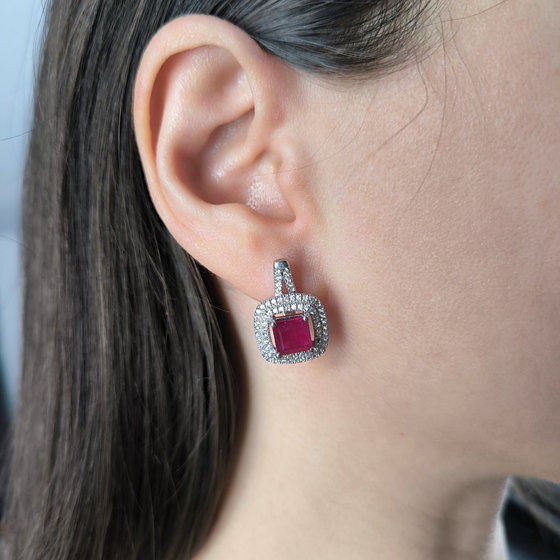 Серебряные серьги с рубином 6.342ct, фианитами