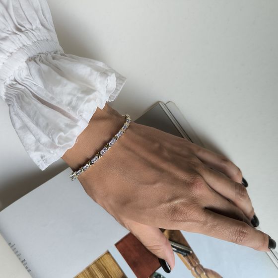 Silver bracelet with phianites