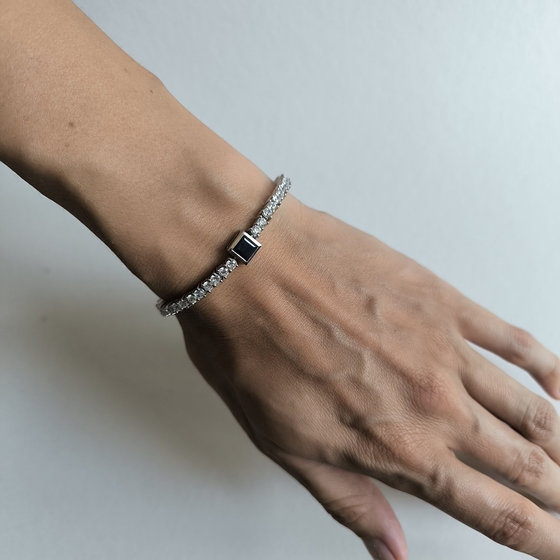 Silver bracelet with a sapphire