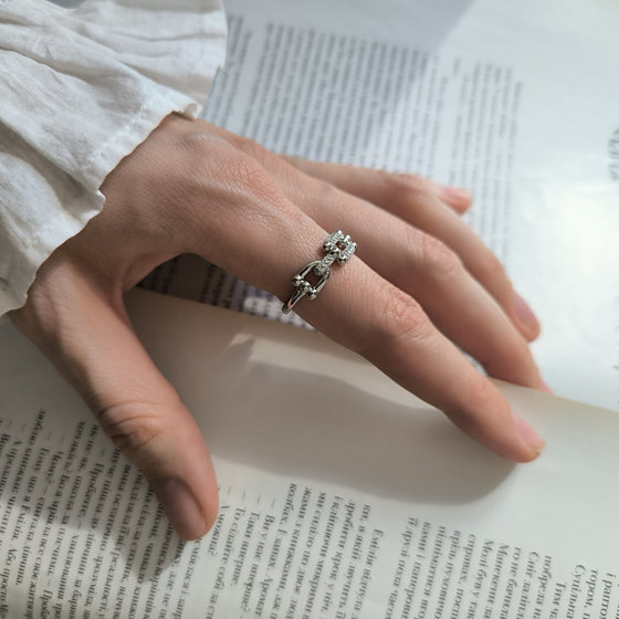 Серебряное кольцо с фианитами