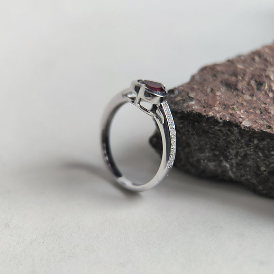 Серебряное кольцо с гранатом nano 0.9ct