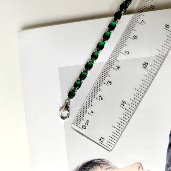 Silver bracelet with emerald nano