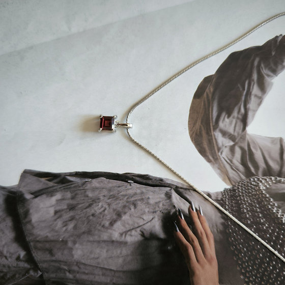 Серебряная подвеска с гранатом 0.85ct