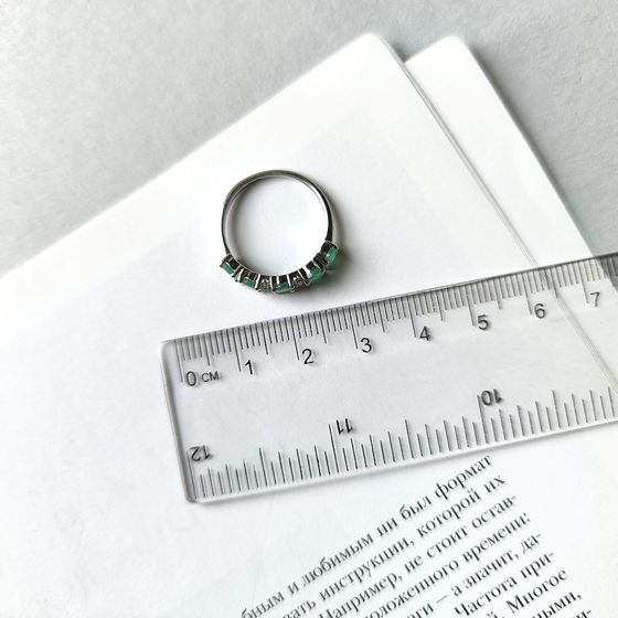 Серебряное кольцо с изумрудом 1.666ct, фианитами