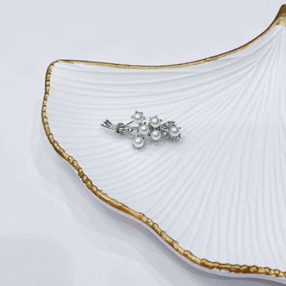 Silver brooch with pearls