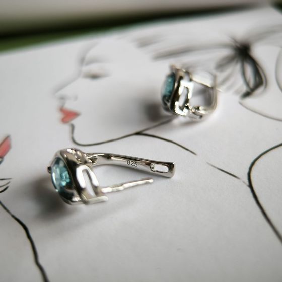 Серебряные серьги с топазом Лондон Блю 1.65ct