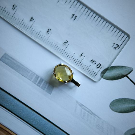 Silver pendant with a 2.49 ct nano citrine