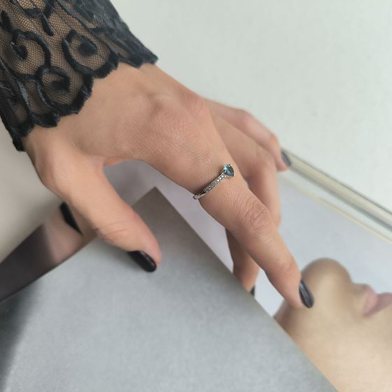 Серебряное кольцо с топазом Лондон Блю 0.556ct
