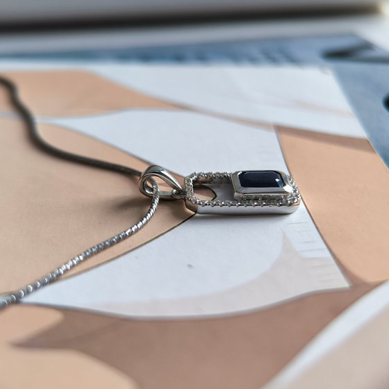 Серебряная подвеска с сапфиром 1.627ct, фианитами
