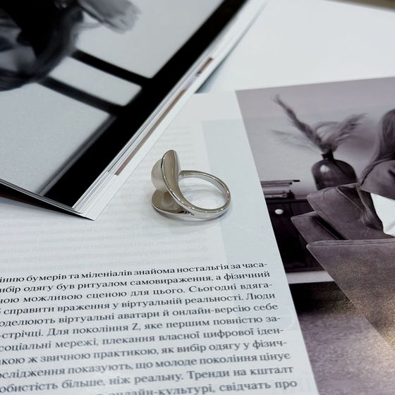 Silver ring with pearls