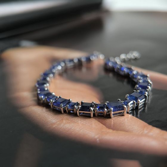 Silver bracelet with sapphire nano