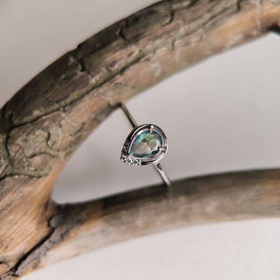 Silver ring with a 0.547-carat mystic topaz