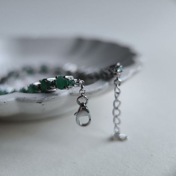 Серебряный браслет с изумрудом