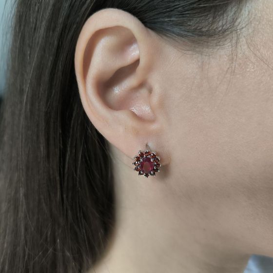 Silver earrings with a 3.225-carat ruby and garnet