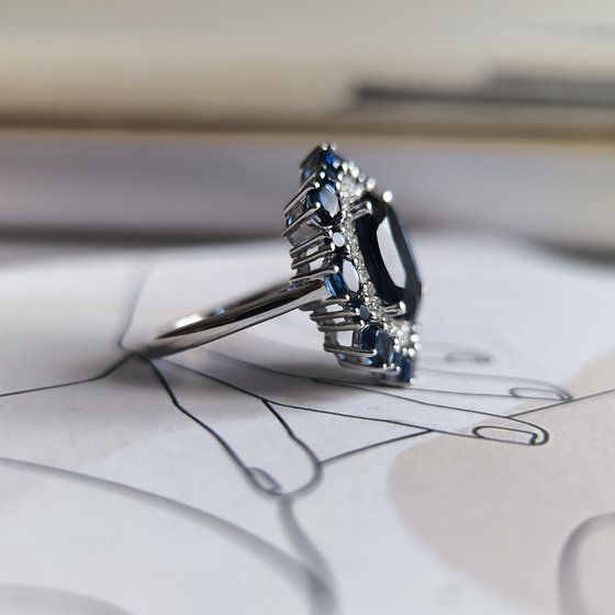 Silver ring with sapphire nano