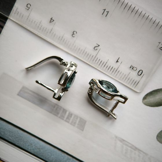 Серебряные серьги с топазом Лондон Блю 1.65ct