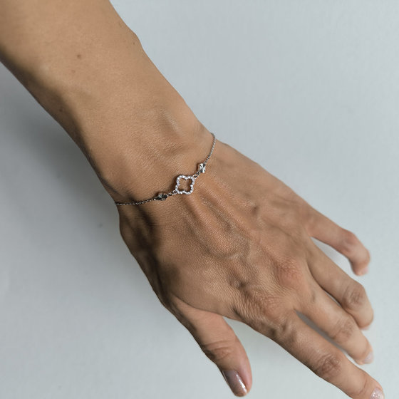 Silver bracelet with cubic zirconia
