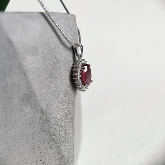 Серебряная подвеска с рубином 3.92ct, фианитами