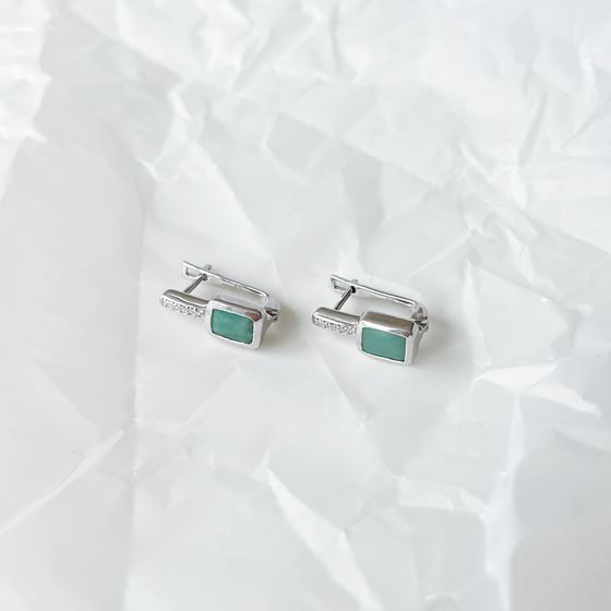 Silver Earrings with a 1.923-carat Emerald
