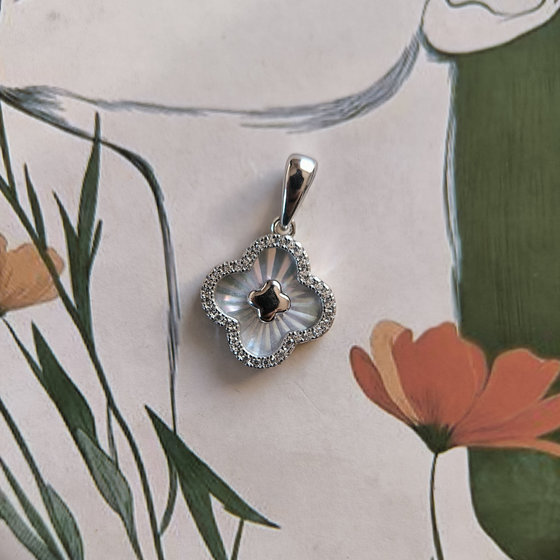 Серебряная подвеска с фианитами, перламутром