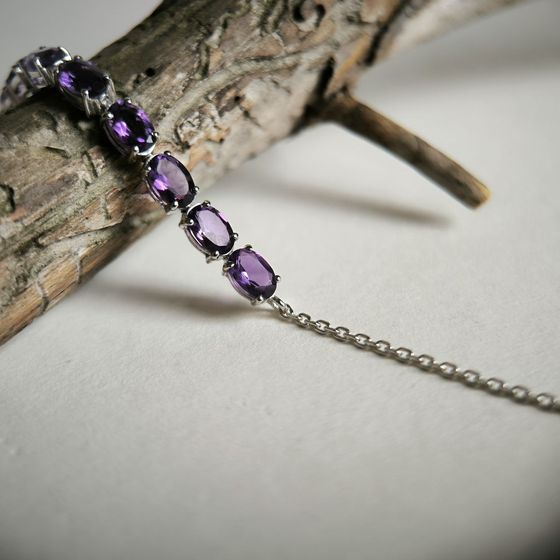 Silver bracelet with amethyst