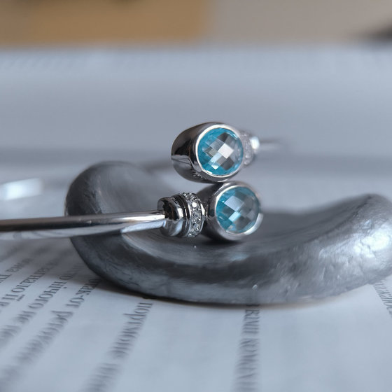 Срібний браслет з топазом 2.996ct, фіанітами