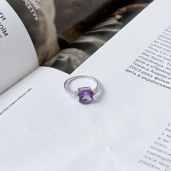Silver ring with alexandrite