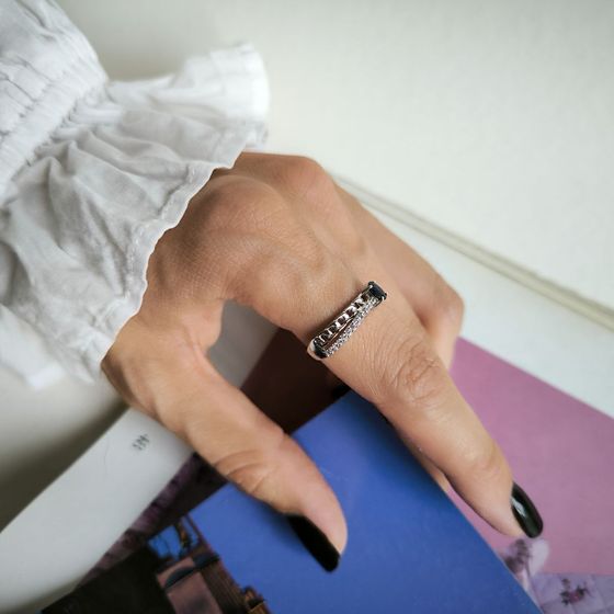 Silver ring with sapphire 0.66ct, fianites