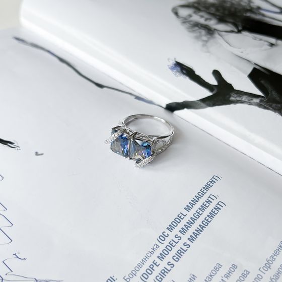 Silver ring with a 10.899-carat mystic topaz