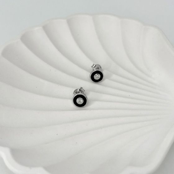 Silver earrings with yemallu