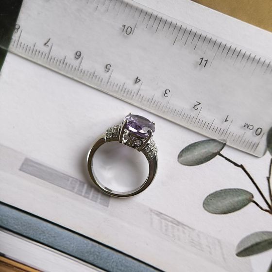 Sterling silver ring with alexandrite 8.205ct, diamonds