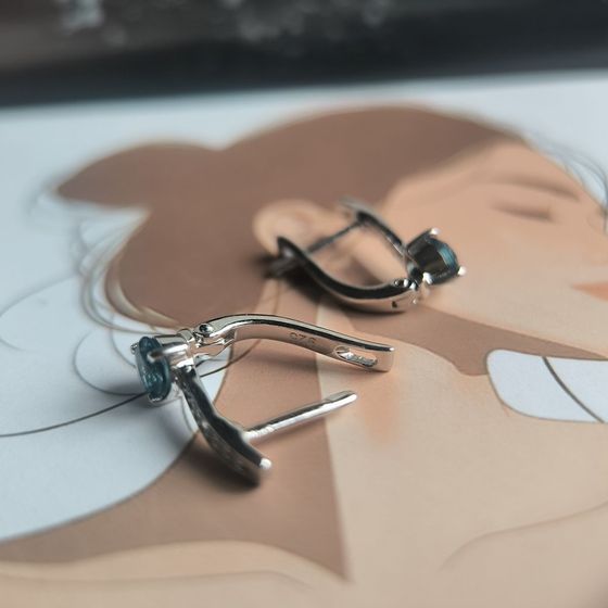 Серебряные серьги с топазом Лондон Блю 1.025ct