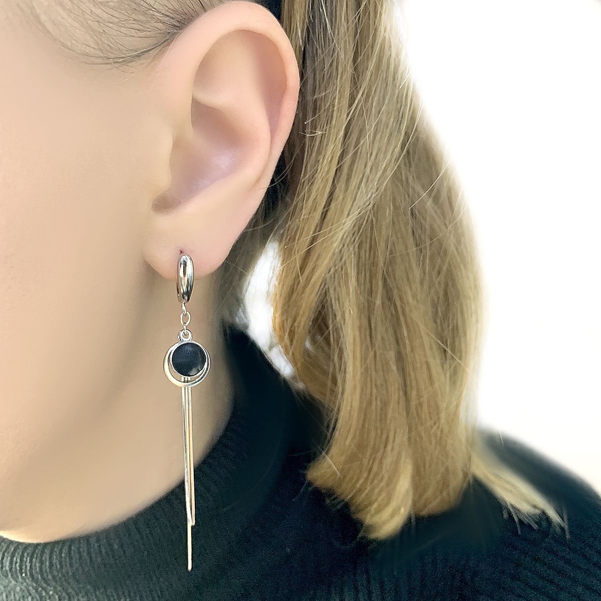 Silver earrings with yemallu