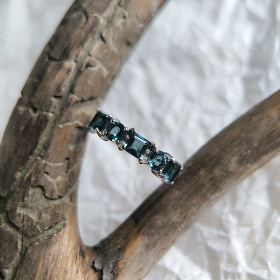 Серебряное кольцо с топазом Лондон Блю 1.283ct