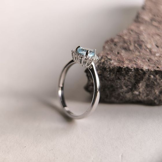 Серебряное кольцо с топазом 1.296ct