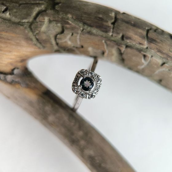Silver ring with a 0.315-carat mystic topaz