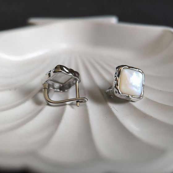 Silver earrings with mother-of-pearl