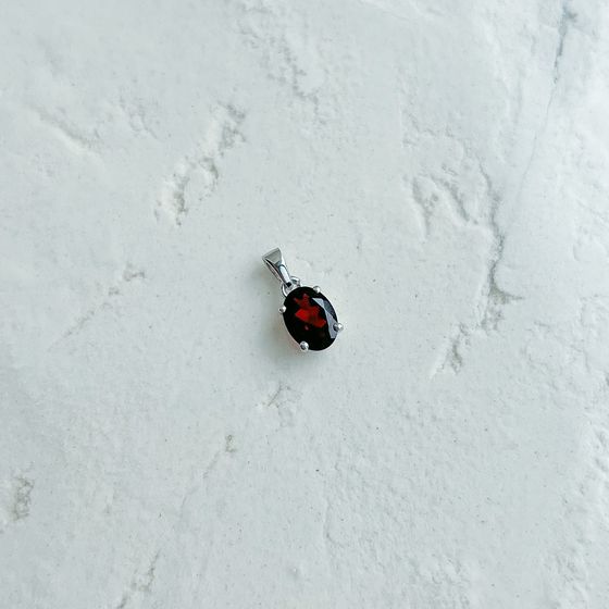 Серебряная подвеска с гранатом 1.475ct