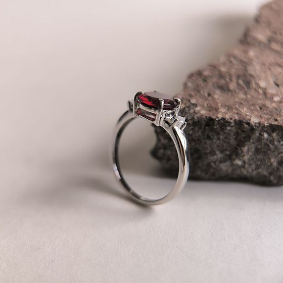 Sterling silver ring with nano 1.655ct garnet